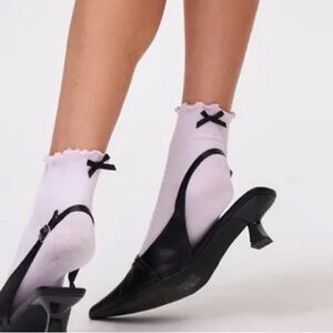 NWT Urban outfitters pink Ribbed Ruffle bow Crew Sock coquette
